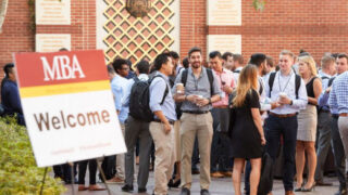 南加州大学Marshall商学院成为首个MBA课程男女比例相仿的一流商学