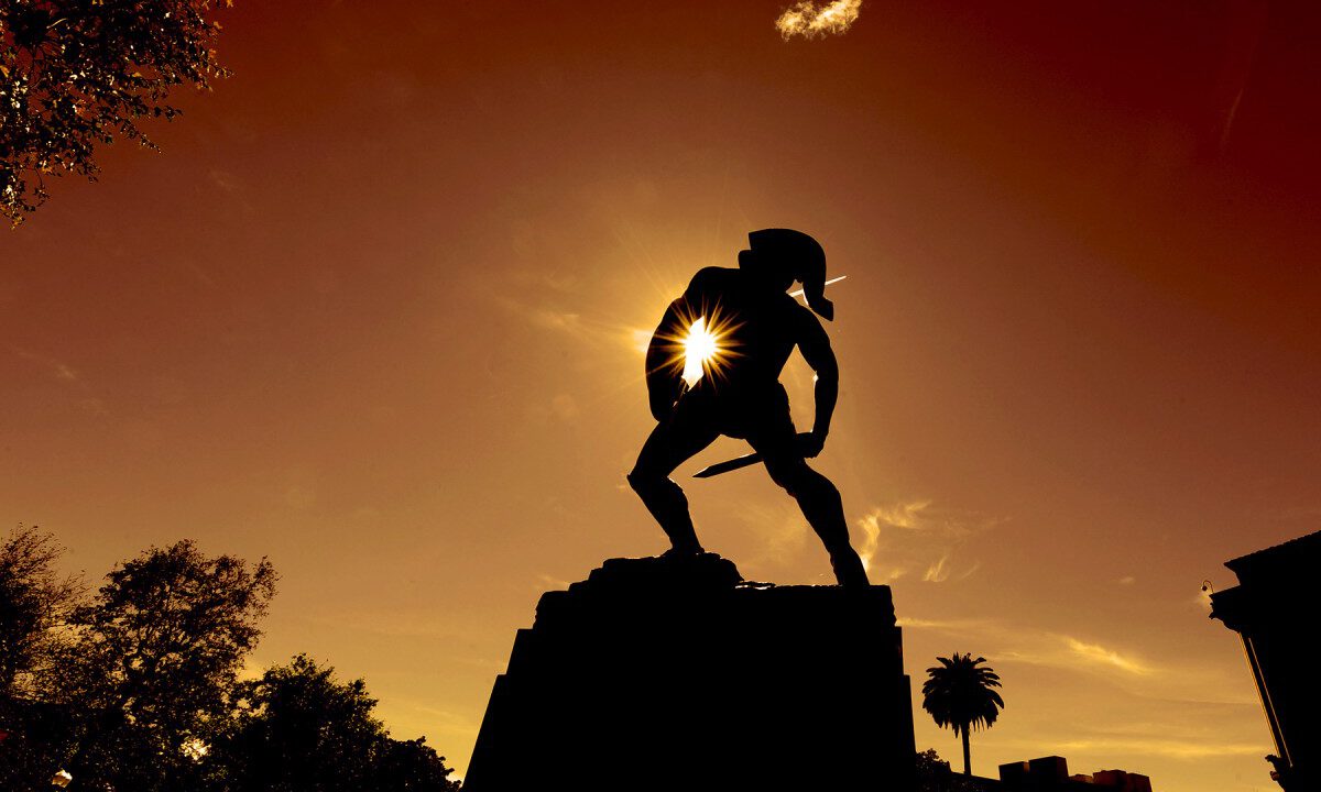 美国大学排名：南加州大学在最新《华尔街日报》综合调查中跻身美国第15位