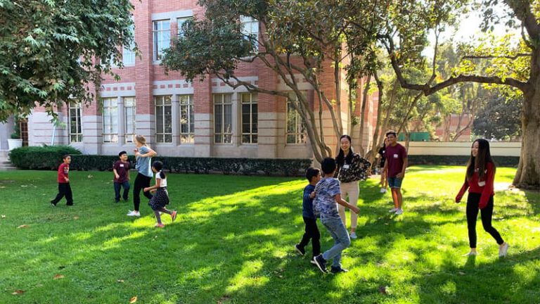 南加大学生社团在疫情期间让音乐在小学继续回荡